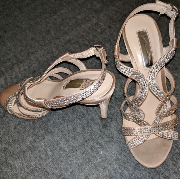Champagne colored heels - Picture 2 of 4