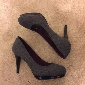 Black and Grey Felt/flannel pumps