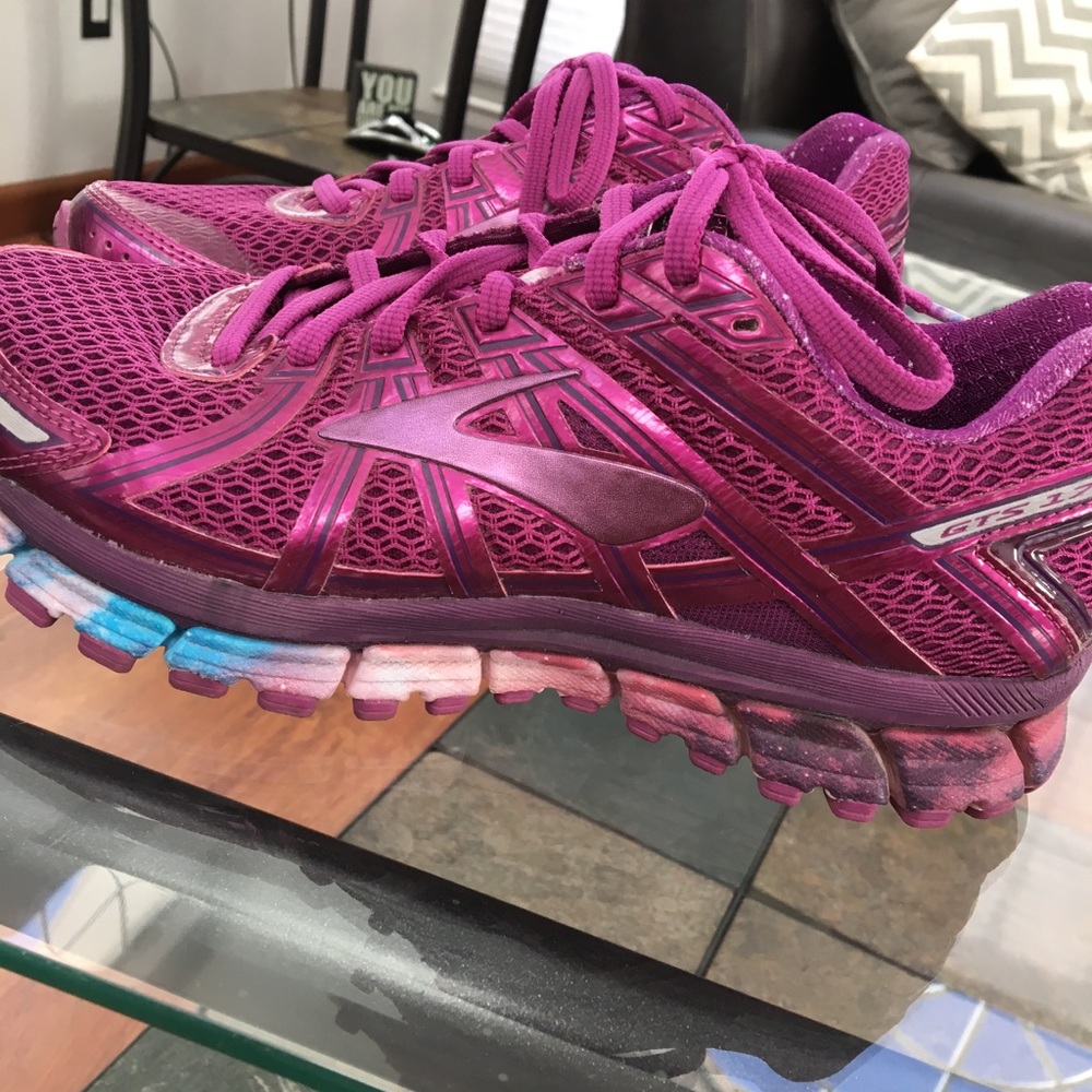 Brookes women shoes 8 1/2