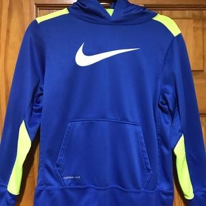 Boys Nike therma fit hooded sweatshirt
