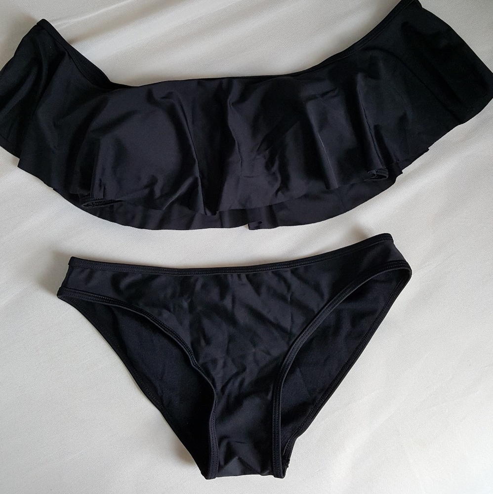 NWT Off the shoulder ruffle bikini