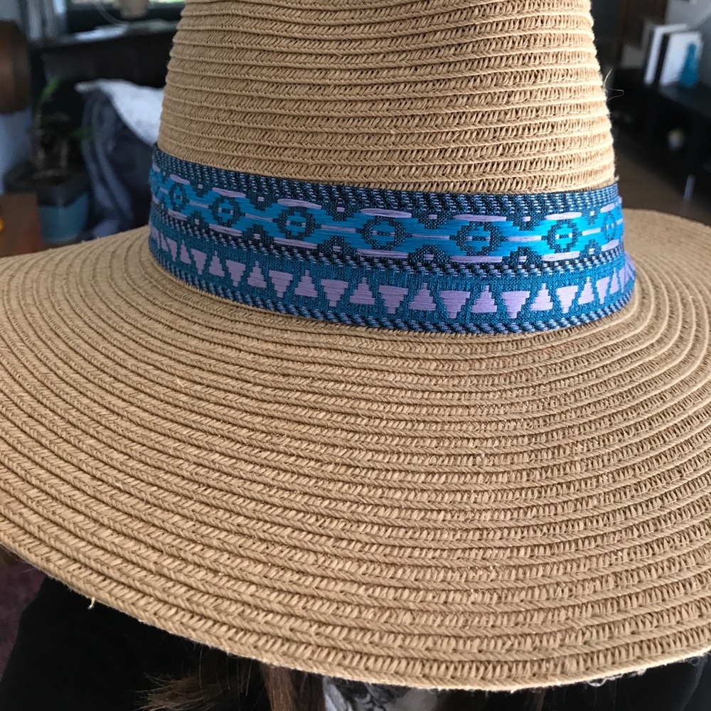 Hat - Picture 4 of 8