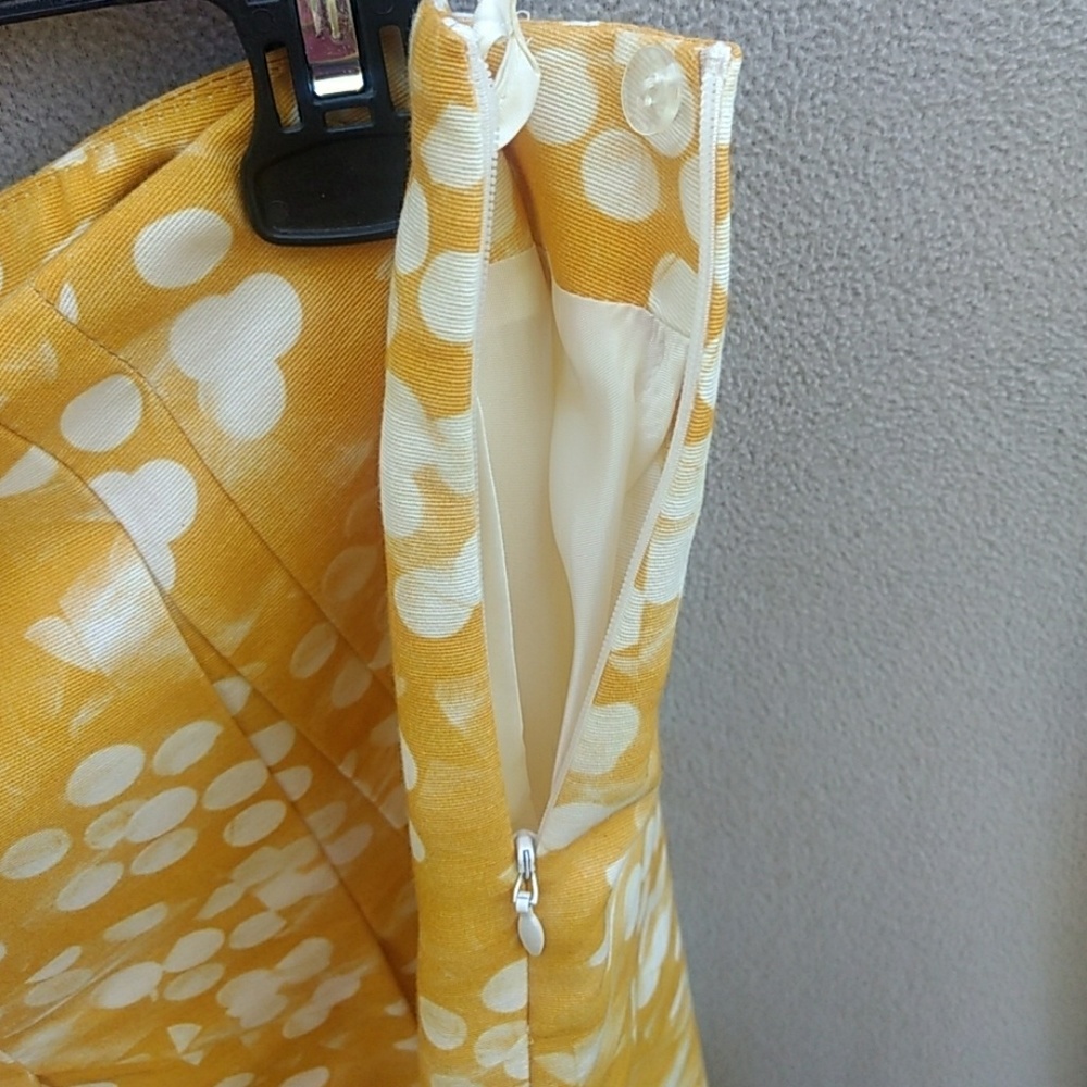 Sold in trading bundle Euc Akris punto skirt - Picture 3 of 4