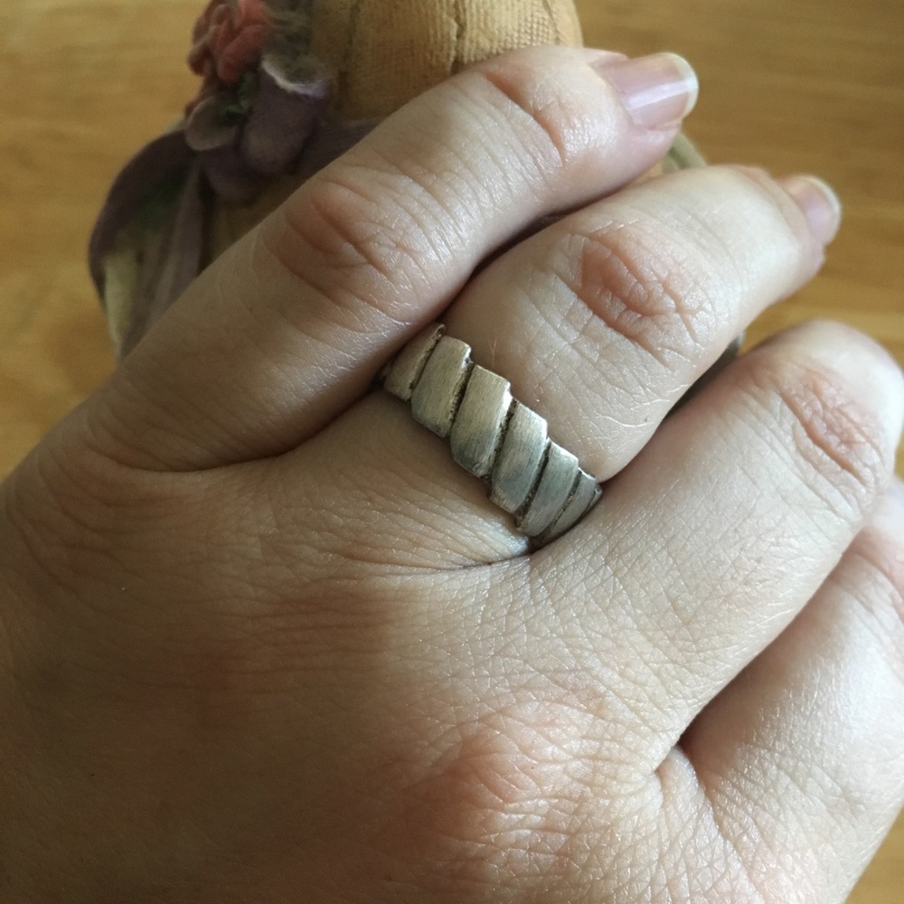 Silver ring - Picture 2 of 2