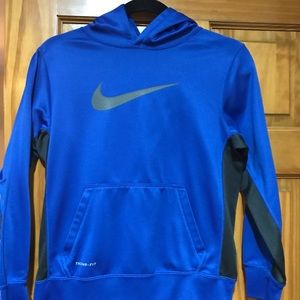 Nike therma fit hooded sweatshirt