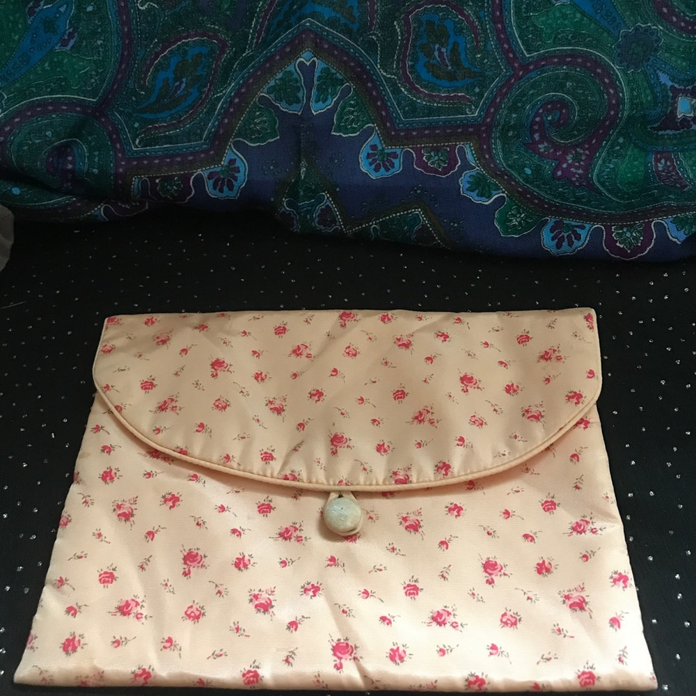 ⭐️Vintage Rose Print Cloth Makeup bag⭐️