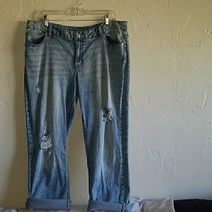 Maurices destructed denim capris size 15/16