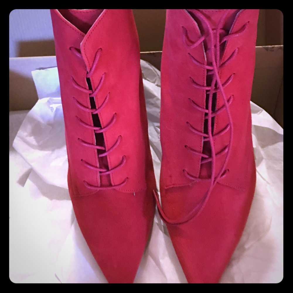 Free People pointy toe suede ankle booties!