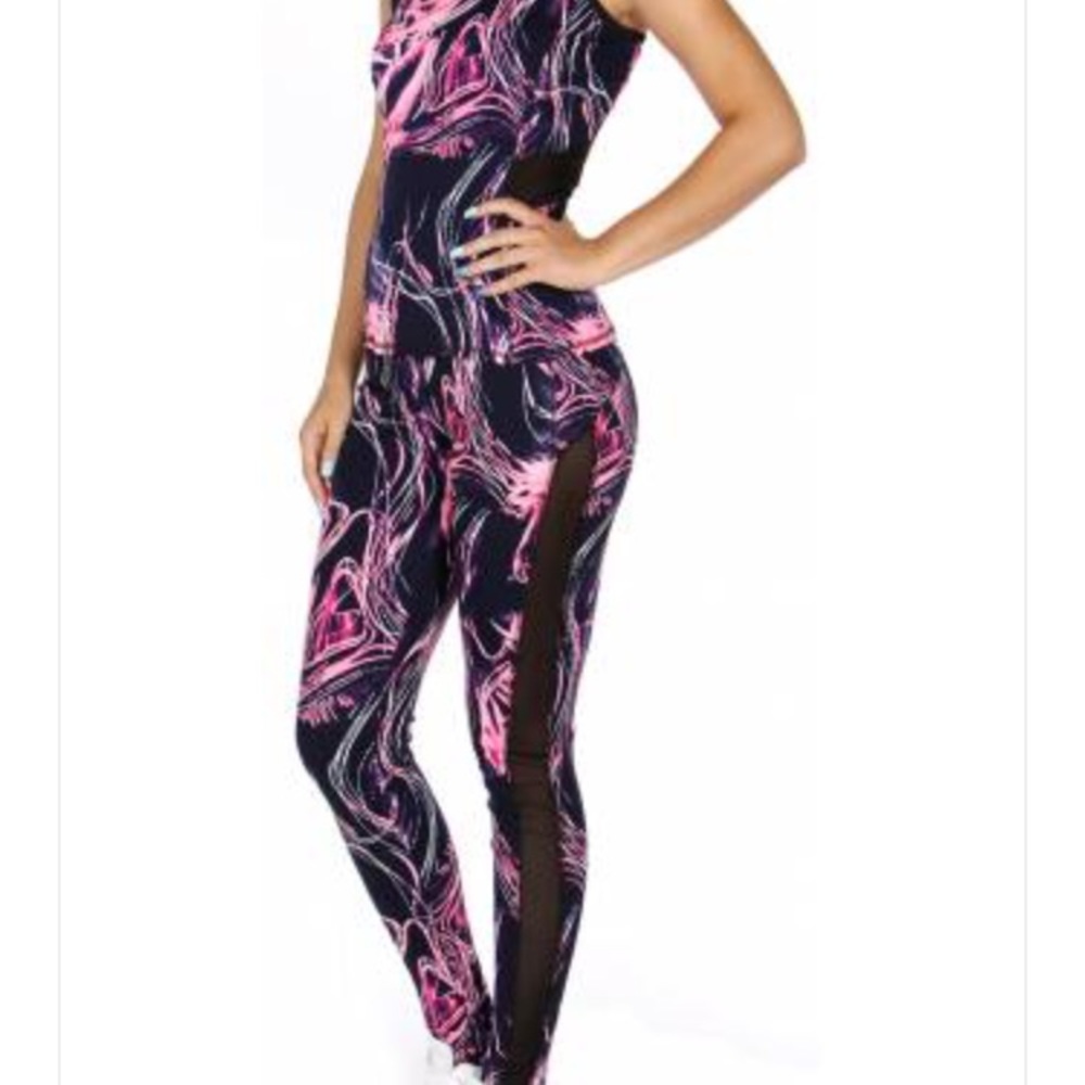 Mesh detail Pink/Navy Active set super cute!