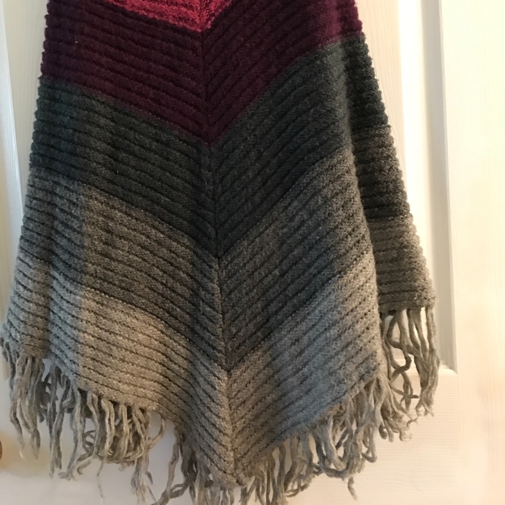 Knitted cape - Picture 3 of 3