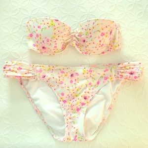 Strapless floral bikini