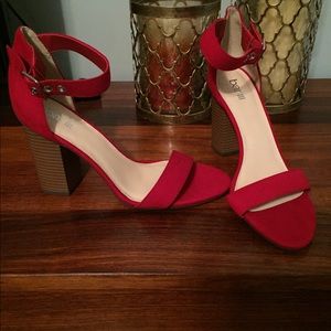 Never been worn 👠