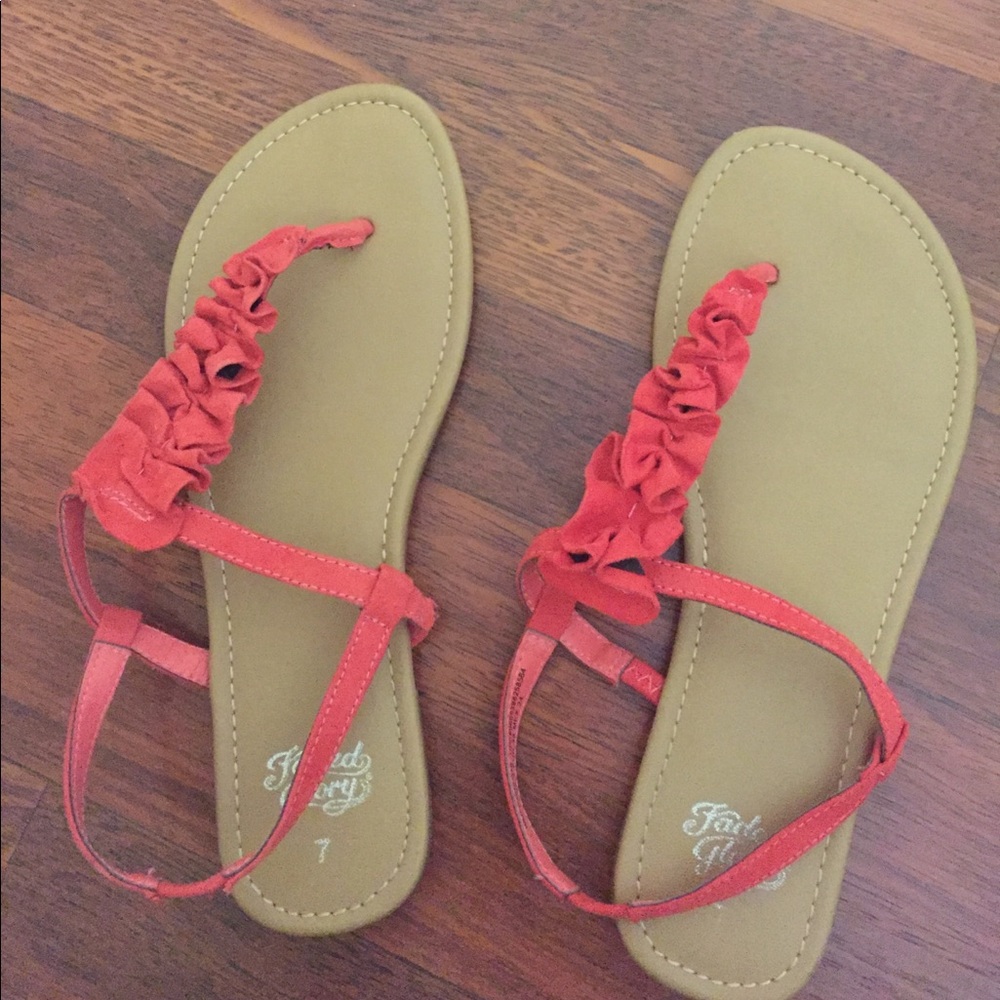 Coral ruffle sandal