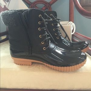 NIB Duck boots winter black 6.5