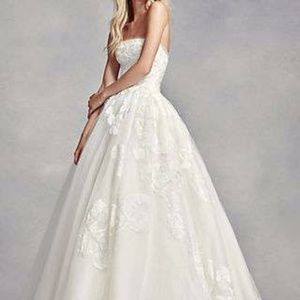 Vera Wang Tulle strapless wedding dress