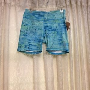NWT! Fitted splatter print athletic shorts!