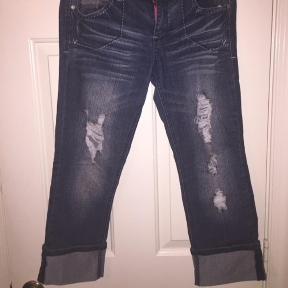 Distressed/ Ripped crop jeans