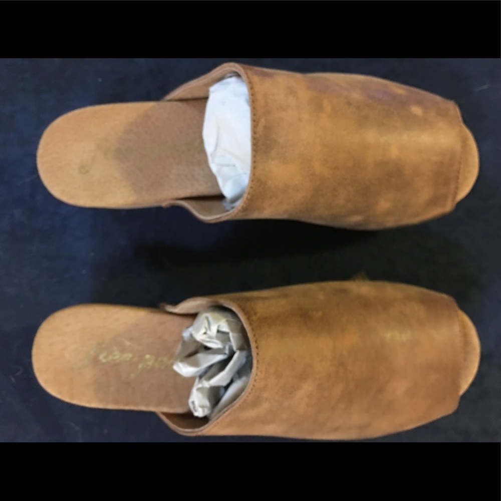 Free People Mare slip on clogs-NEW IN Box!