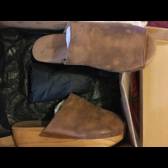 Free People Mare slip on clogs-NEW IN Box! - Picture 4 of 6