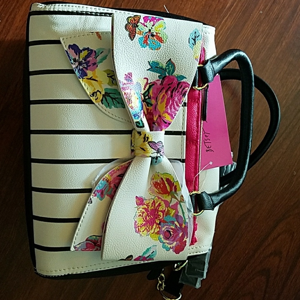 Bnwt Betsey Johnson satchel