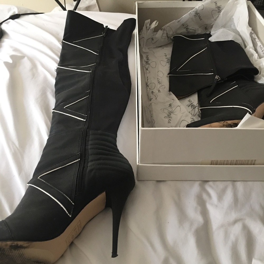 Peep toe boots