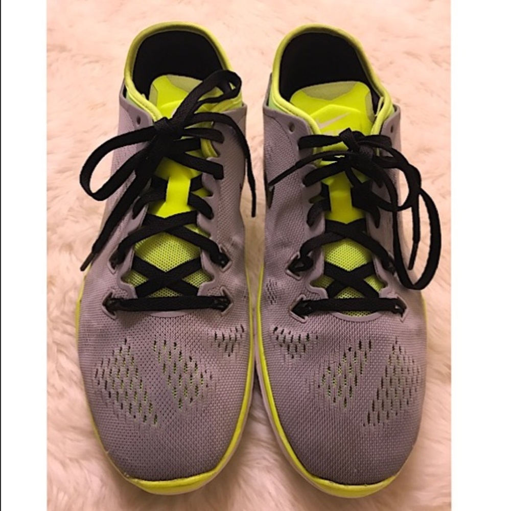 Women's Nike Free 5.O tennis shoe