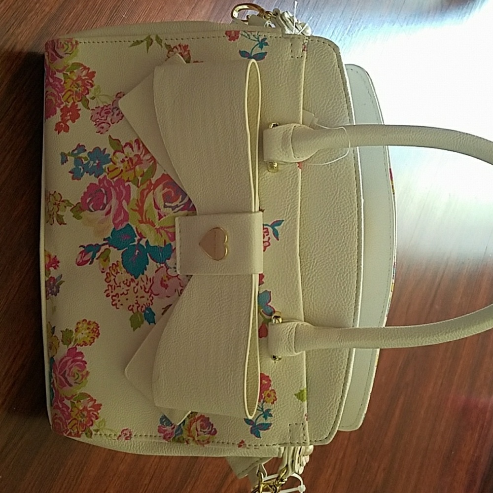 Bnwt Betsey Johnson satchel