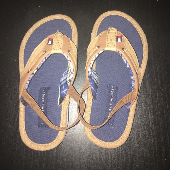 boys tommy hilfiger flip flops