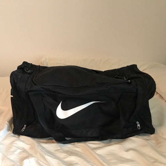 Nike Handbags - Extra large Nike duffle/travel bag black
