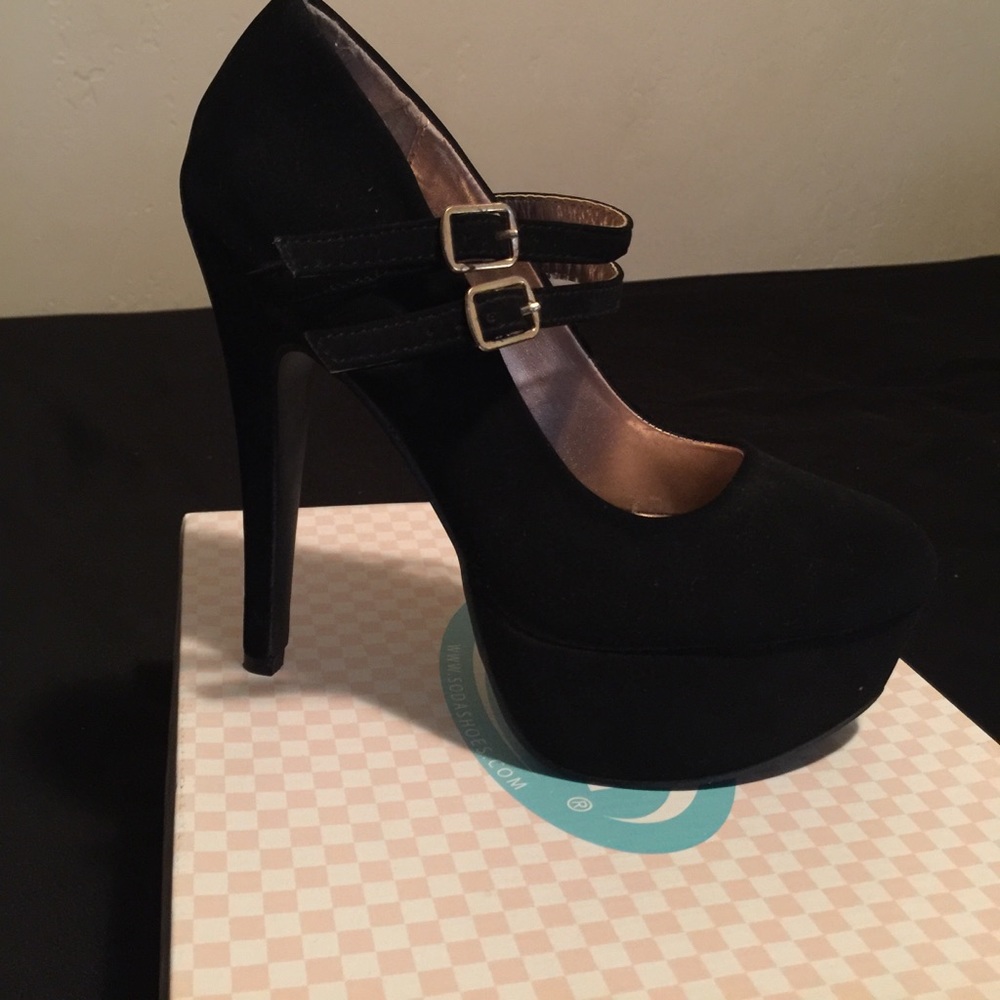 Black heels 👠