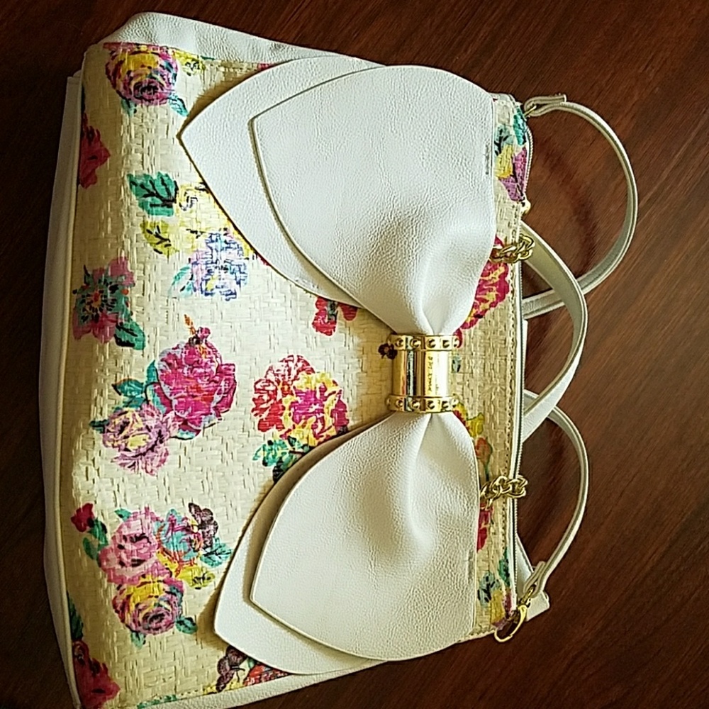 Bnwt Betsey Johnson satchel