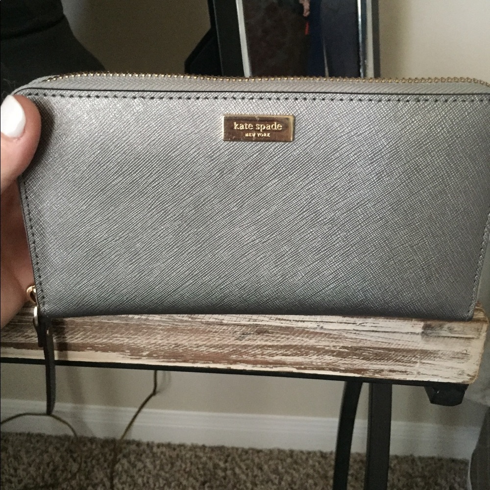 Kate Spade Wallet ‼️SOLD‼️