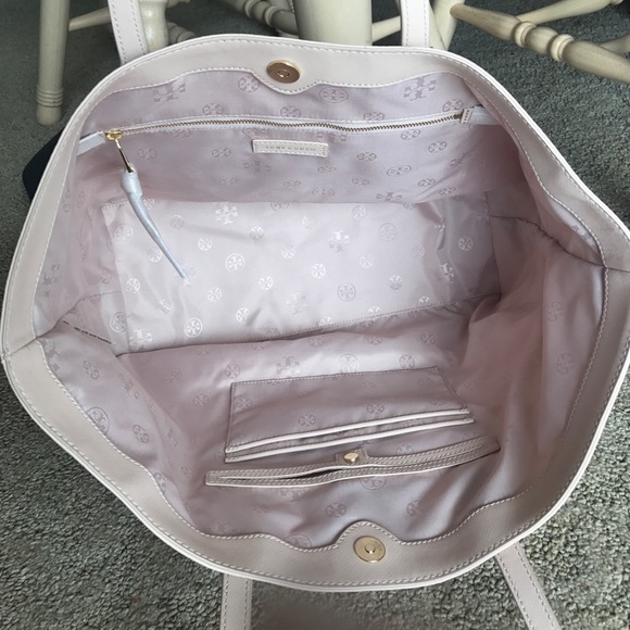 flash sale !! Tory Burch nylon e/w tote - Picture 3 of 8