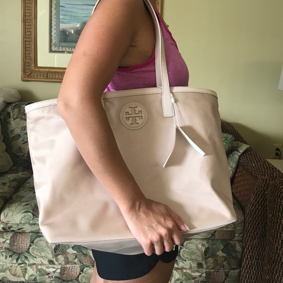 flash sale !! Tory Burch nylon e/w tote - Picture 2 of 8