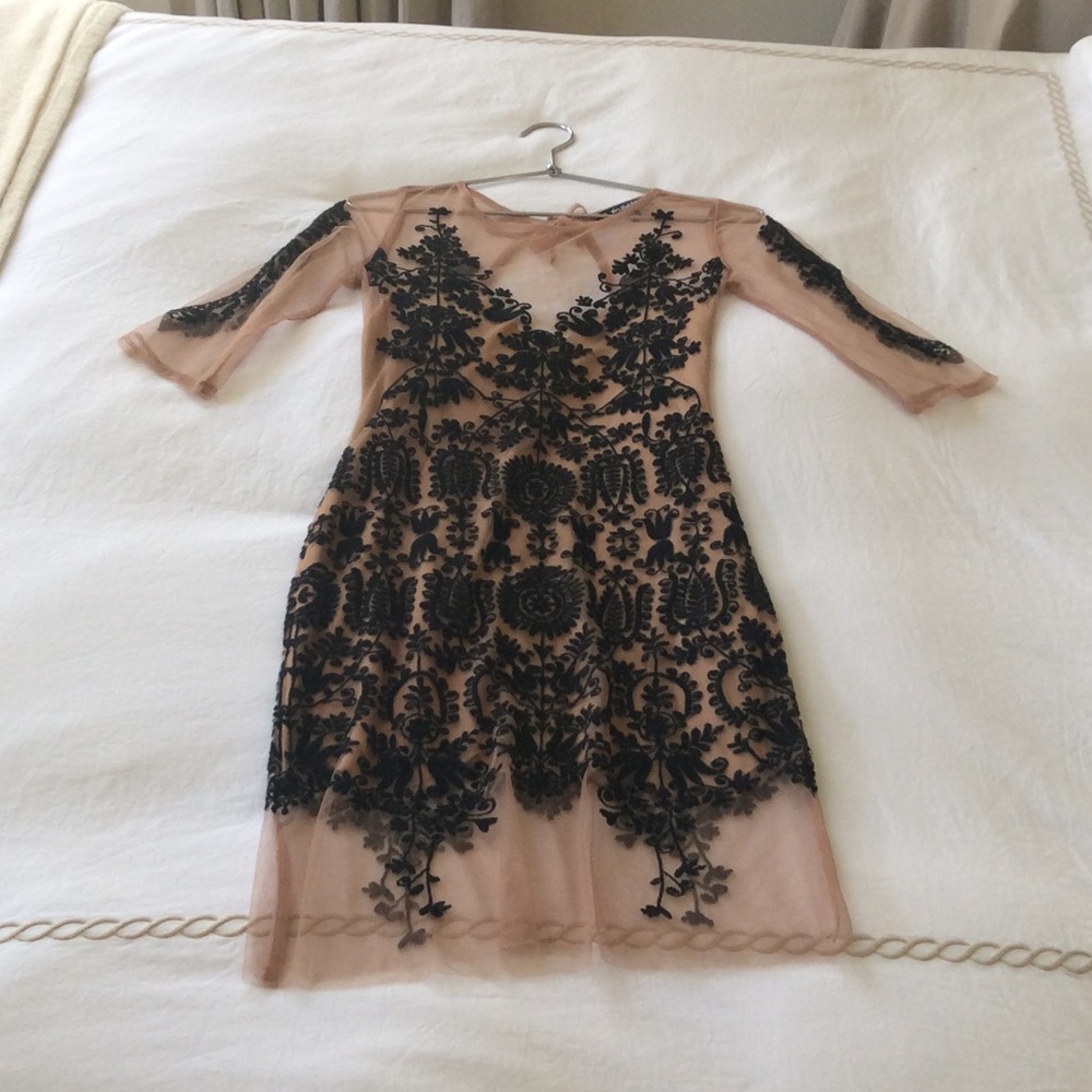 For Love & Lemons dress 🔥🔥