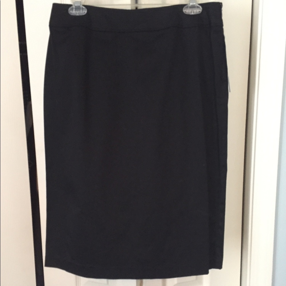NWT- black skirt - hits right below knee- size 8