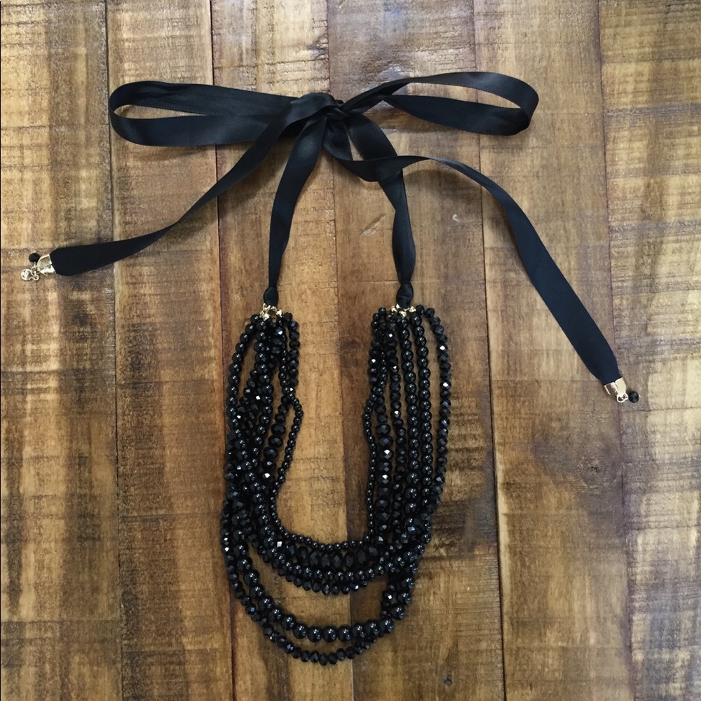 Gorgeous Loft bow tie necklace 🎀