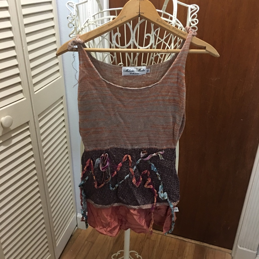 Crafty Milano Moda top. Delicate and very unique ✨