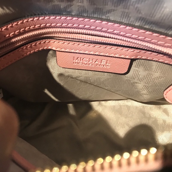 Michael Kors purse brand new never used - Picture 2 of 3