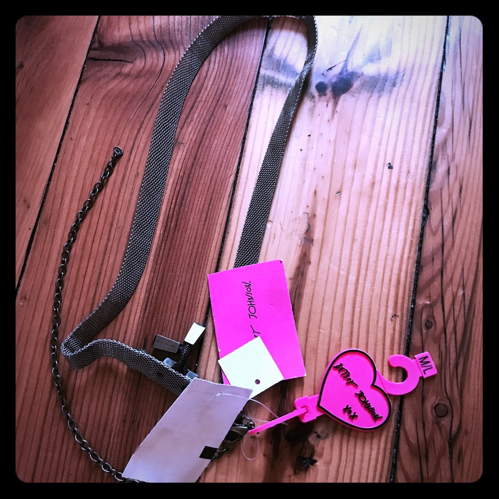 Betsy Johnson belt🌷