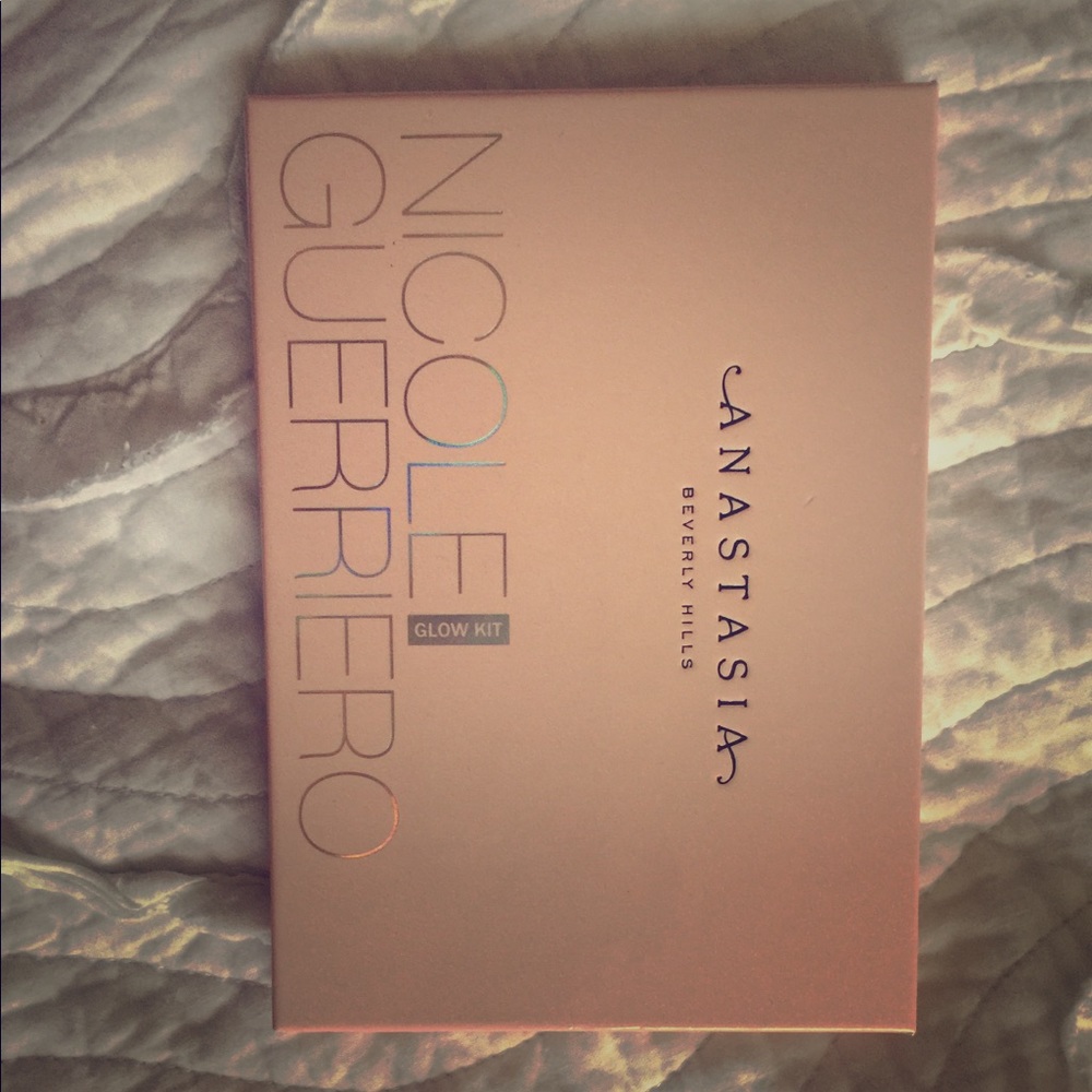 Anastasia Nicole Guerriero glow kit