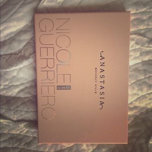 Anastasia Nicole Guerriero glow kit