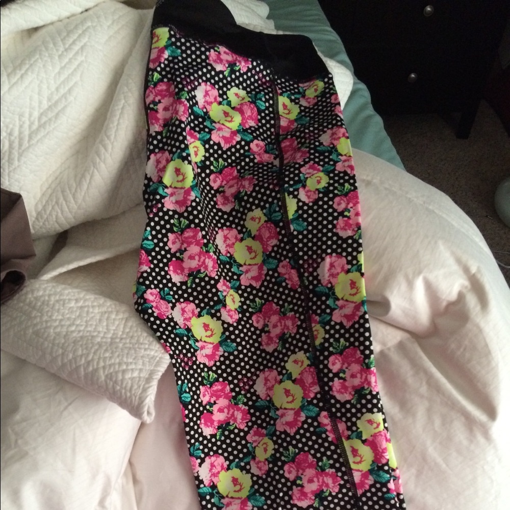 Betsey Johnson yoga capris