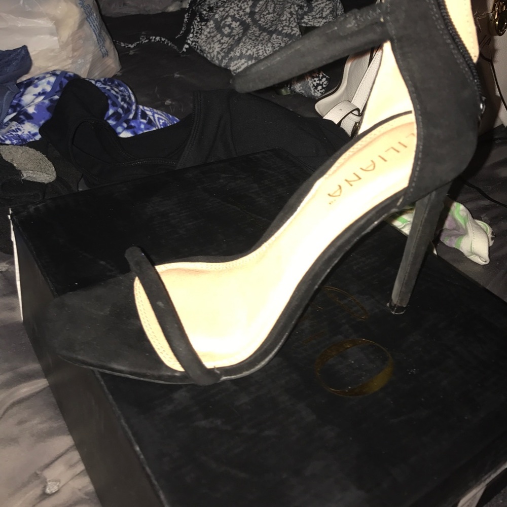 Square tow two strap suede heels