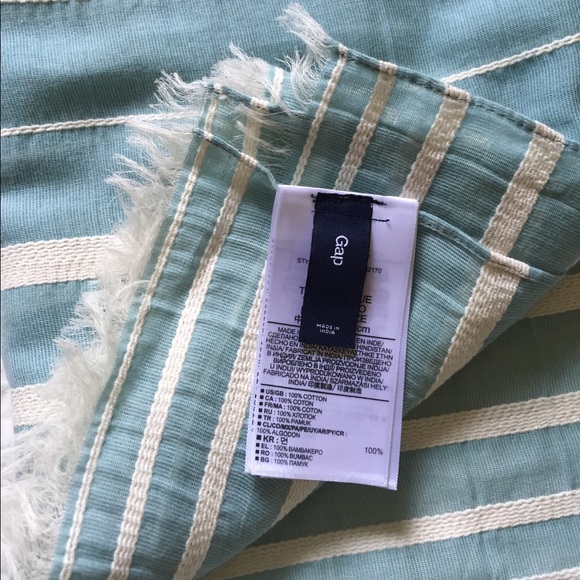 NWOT GAP Lightweight Graduated Stripe Scarf Blue - Picture 3 of 3