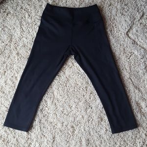 Black Lululemon capris size 4