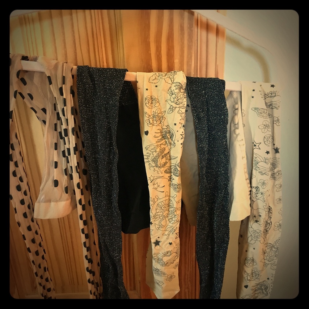 Tattooed, dots, and sparkly tights💋