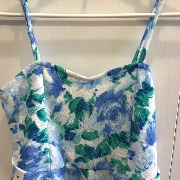 Cute top! - Picture 3 of 3