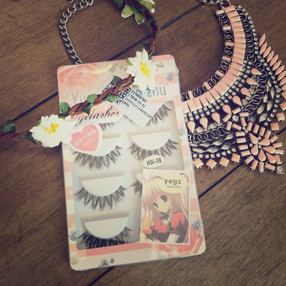 Other - 5 Pairs Wispie Lashes