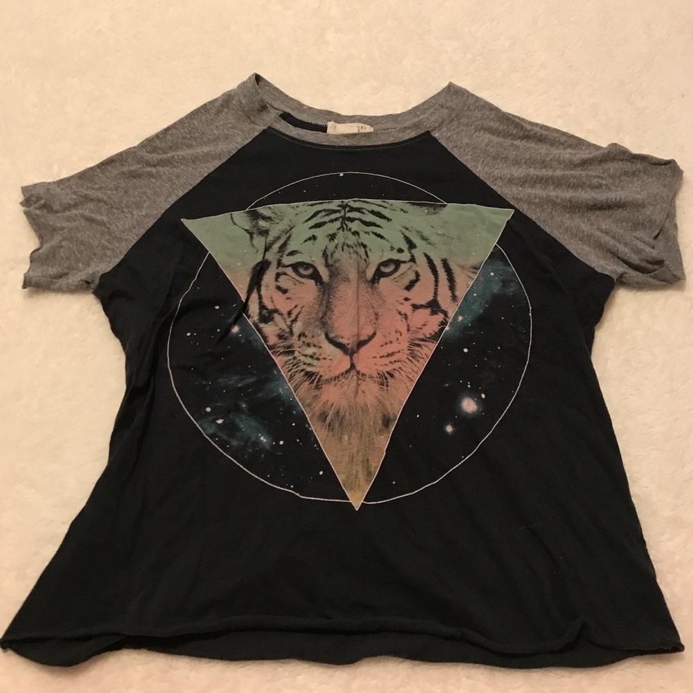 Graphic Cropped T-shirt.